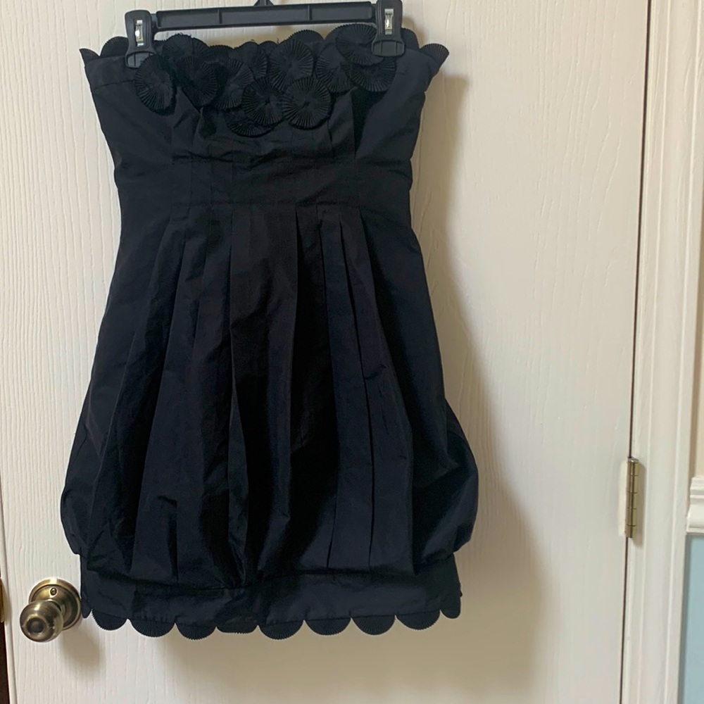 Size 4 black strapless BCBG MAX AZRIA mini bubble dress
